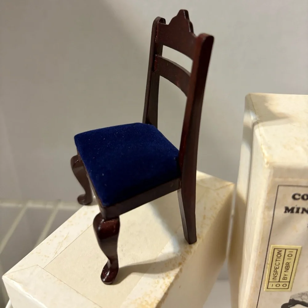 Concord Museum Miniature Wooden Queen Anne Side Chair blue cushion vintage‎